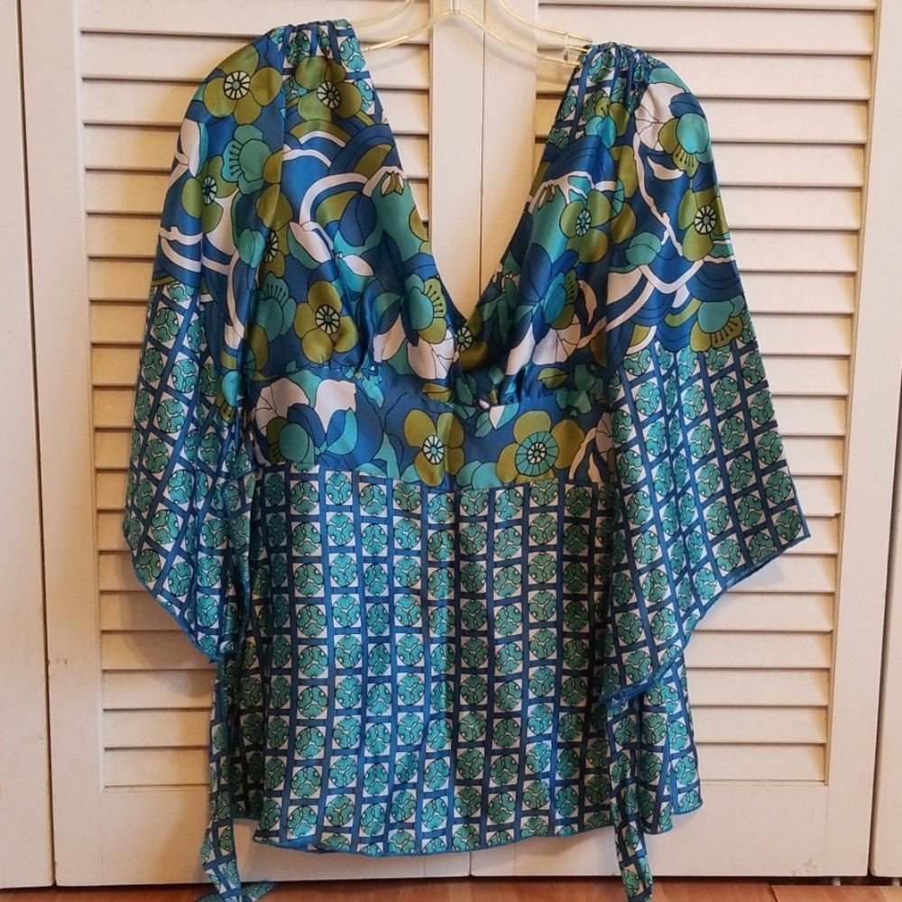 1069 Sherman silk kimono blouse like new sizs s